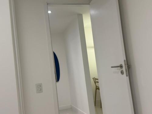 a white door with a mirror in a room at Praia dos Anjos Residence Club in Arraial do Cabo