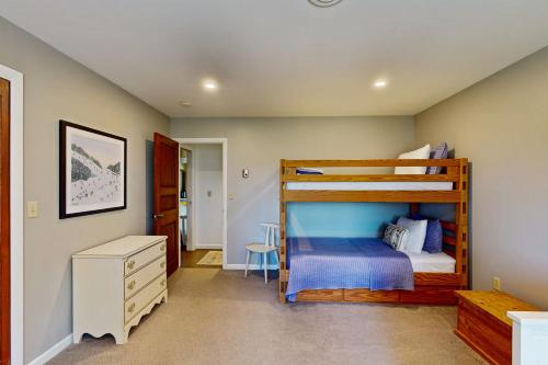Una cama o camas en una habitación de Fawn Ledge