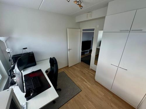 Μια τηλεόραση ή/και κέντρο ψυχαγωγίας στο Saunallinen & rauhallinen asunto