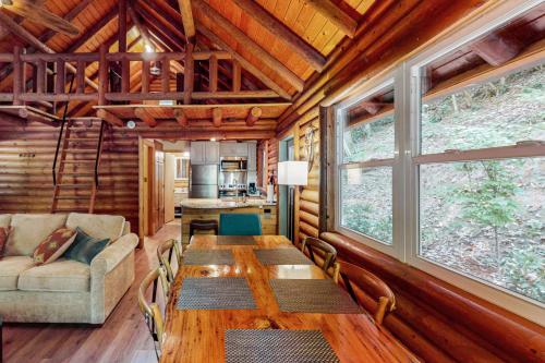 Ruang duduk di Gap Creek Cabin