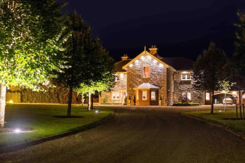 Sallymount Houseにある庭