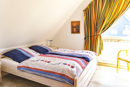 a bedroom with a bed and a window at Ginster in Zingst