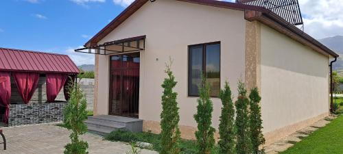 Το κτήριο όπου στεγάζεται  η παραθεριστική κατοικία
