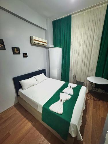 Postel nebo postele na pokoji v ubytování Taksim Plaza Suite