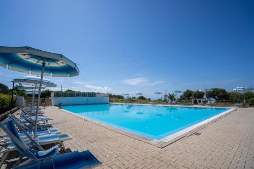 Bazén v ubytování Ninea Panoramic Family Apartments - large pool with sea view nebo v jeho okolí