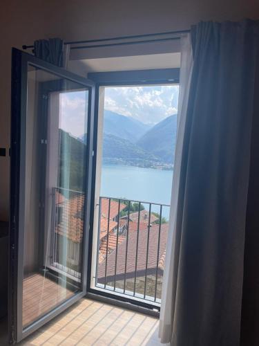 a room with a window with a view of the water at Casale Bellavista 1853, Cremia, Lago di Como in Cremia
