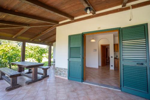 Balkón nebo terasa v ubytování Ninea Panoramic Family Apartments - large pool with sea view