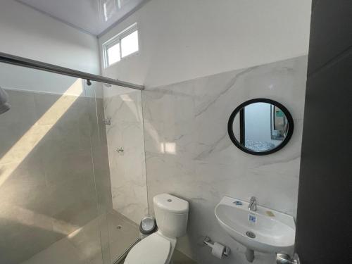 Ένα μπάνιο στο Apartamento central- Río Agencia