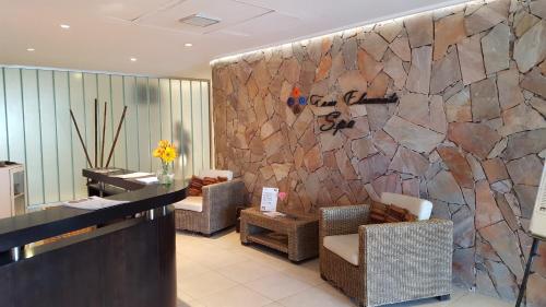Χώρος καθιστικού στο Howard Johnson by Wyndham San Pedro