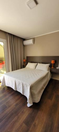 a bedroom with a large bed in a room at Apart Casa del Parque in Necochea