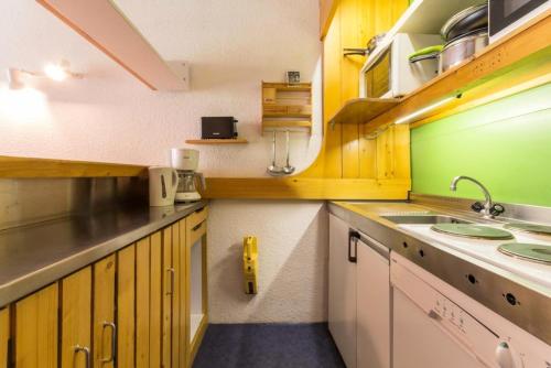 Cucina o angolo cottura di Résidence Nova 1 - Appartement 2 pièces 6 personnes proche des pistes MAE-5604