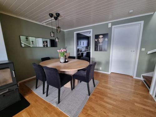 Nhà bếp/bếp nhỏ tại Koselig familiebolig Granåsen