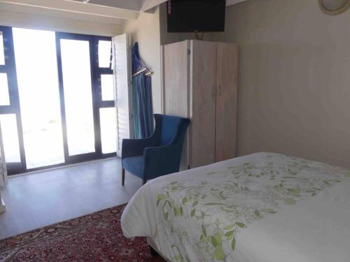 Ένα ή περισσότερα κρεβάτια σε δωμάτιο στο BEACH FRONT BEAUTY 50 meters from beach sand