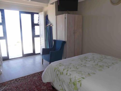 Ένα ή περισσότερα κρεβάτια σε δωμάτιο στο BEACH FRONT BEAUTY 50 meters from beach sand