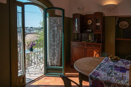 Una cama o camas en una habitación de Dimora Violetta