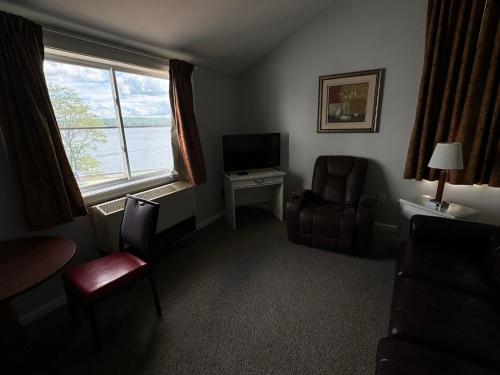 Winnisquam Lake Innにあるテレビまたはエンターテインメントセンター