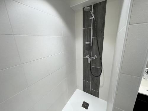 a bathroom with a shower with a glass door at Résidence Bois Des Coqs - Studio avec terrasse · Proche des pistes · Casier à skis MAE-0314 in Champcella