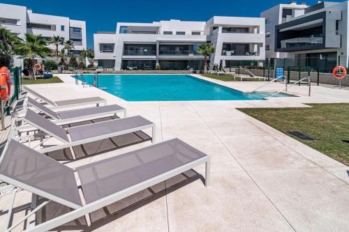 Πισίνα στο ή κοντά στο Luxurious South-facing 2 BDR Penthouse Vanian Gardens Estepona with Seaview - Gaya Alegia I
