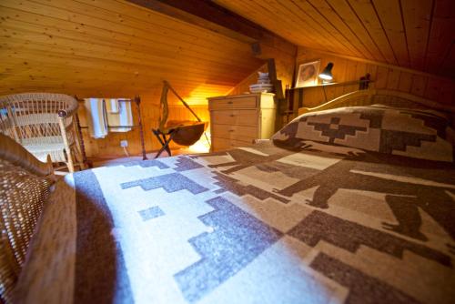 a bedroom with a large bed in a cabin at Chalet familiale spacieux - près de Villars in Huémoz