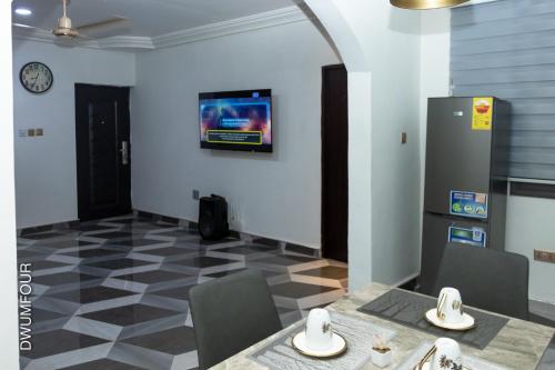 TV a/nebo společenská místnost v ubytování Caroline Appt-spacious deluxe 2 bedroom appt