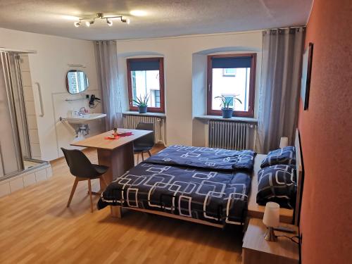 Postel nebo postele na pokoji v ubytování Pension am Kirchberg - Zimmer 1