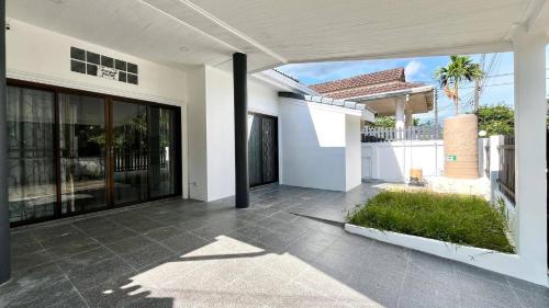 Taman di luar Baiyok 10 - Single Home with 2 bedrooms plus 2 bathrooms Near Kathu Waterfall