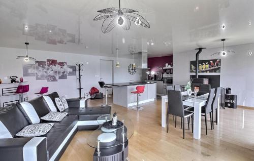 Photo de la galerie de l'établissement Gorgeous Home In Plésidy, à Plésidy