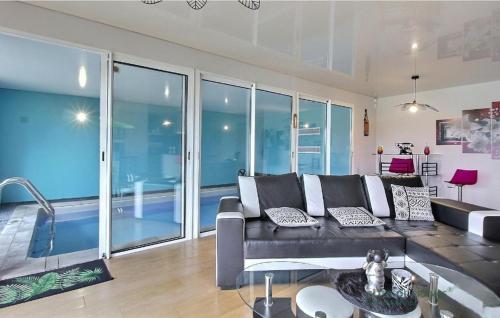 Photo de la galerie de l'établissement Gorgeous Home In Plésidy, à Plésidy