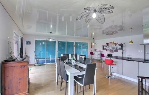 Photo de la galerie de l'établissement Gorgeous Home In Plésidy, à Plésidy