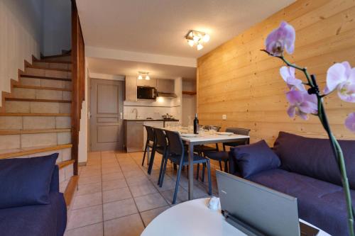 Chalets Jardin Alpin - Chalet mitoyen triplex tout confort · Accès pistes par navette · WIFI gratuit · Terrasse · Vue dégagée MAE-4764