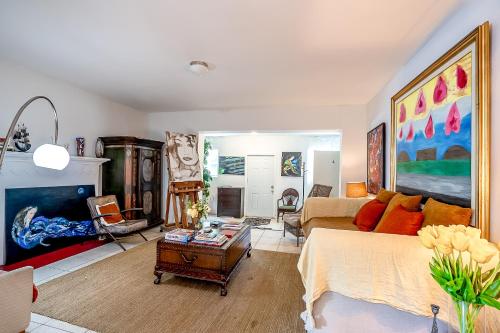 Χώρος καθιστικού στο Private Rooms at Miami, Buena Vista with Parking