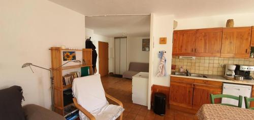 Photo de la galerie de l'établissement Résidence Grand Serre Che A - BEAU 3 PIECES 6 PERS REZ DE JARDIN EXPOSE SUD EST MAE-4884, à La Salle Les Alpes