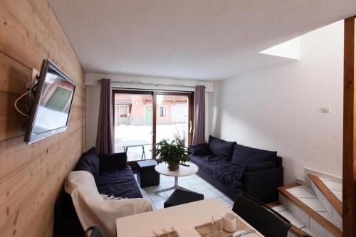 Photo de la galerie de l'établissement Chalets Jardin Alpin - Chalet mitoyen tout confort · Accès pistes par navette · Wifi gratuit MAE-4994, à La Salle Les Alpes