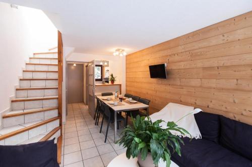 Photo de la galerie de l'établissement Chalets Jardin Alpin - Chalet mitoyen tout confort · Accès pistes par navette · Wifi gratuit MAE-4994, à La Salle Les Alpes