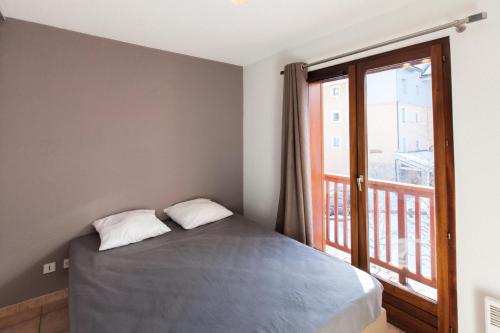 Photo de la galerie de l'établissement Chalets Jardin Alpin - Chalet mitoyen tout confort · Accès pistes par navette · Wifi gratuit MAE-4994, à La Salle Les Alpes