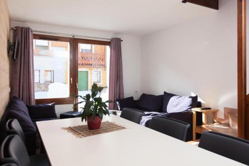 Chalets Jardin Alpin - Chalet mitoyen spacieux en duplex · Accès pistes par navette · Wifi gratuit MAE-5024