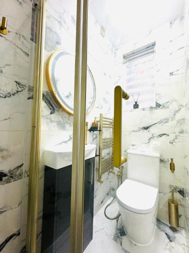 Ensuite Luxury Bedroom In Purfleetにあるバスルーム