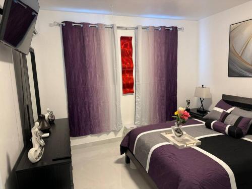 Postel nebo postele na pokoji v ubytování Casa Mi Luz Ilumina tu Estancia con Elegancia y Confort en San Juan