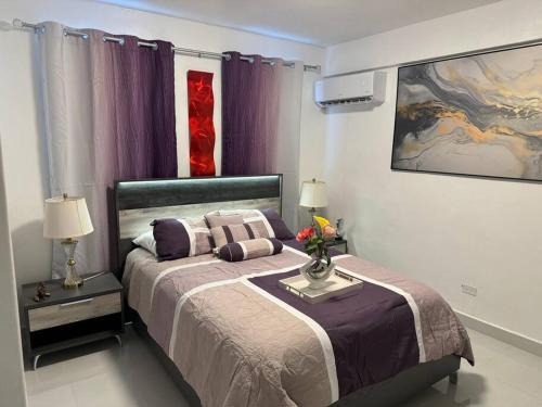 Postel nebo postele na pokoji v ubytování Casa Mi Luz Ilumina tu Estancia con Elegancia y Confort en San Juan