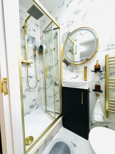 Ensuite Luxury Bedroom In Purfleetにあるバスルーム