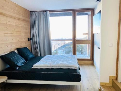 Un pat sau paturi într-o cameră la Résidence Varet 2 - Appartement rénové 3 pièces 7 personnes MAE-7834