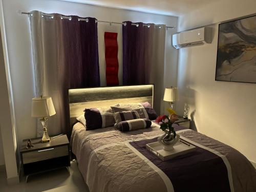 Postel nebo postele na pokoji v ubytování Casa Mi Luz Ilumina tu Estancia con Elegancia y Confort en San Juan