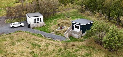 an aerial view of a tiny house and a car at Áshamrar in Hella