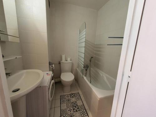 Photo de la galerie de l'établissement Résidence Concorde V - Studio confortable · Proche des pistes · Casier à skis privé MAE-8444, à La Salle Les Alpes