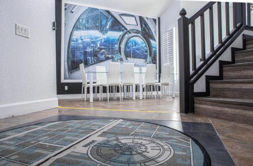 Gambar di galeri bagi Comfy Expansive Home - Near the Strip - Heated Pool di Las Vegas
