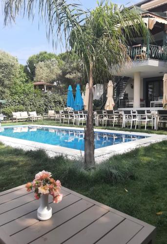 Kolam renang di atau dekat dengan Gül Hanım Konağı Butik otel