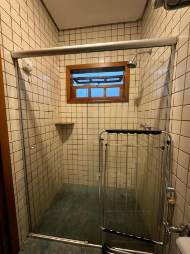 a shower stall in a bathroom with a window at Ilha Flat Hotel 4201 in Ilhabela