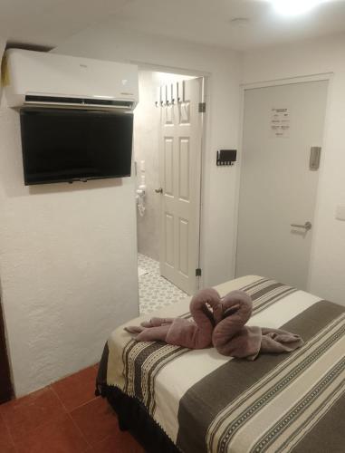 a bedroom with a bed with a towel on it at Casa Nance Alojamientos COBA Mercado 28 Smart TV y ADO Centro in Cancún