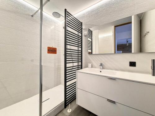 Koupelna v ubytování Résidence Balcons De Tougnette - Appartement rénové, moderne & lumineux · Proche des pistes · Balcon MAE-0584
