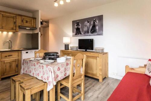 Résidence Ski Soleil - Appartement spacieux · Départ ski aux pieds · Balcon vue sur les pistes MAE-0544